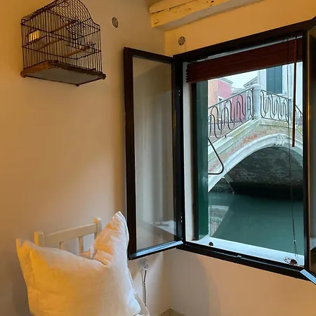 Ponte S Ana, Am Eingang Zur Biennale