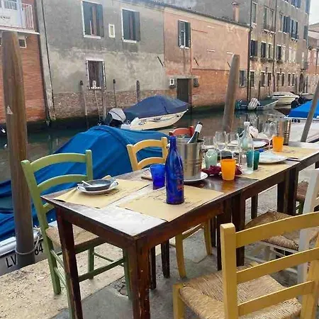 Ponte S Ana, Am Eingang Zur Biennale
