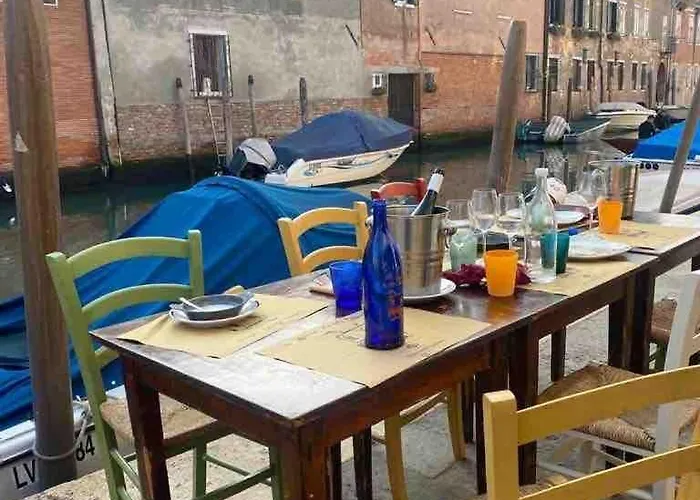 Ponte S Ana, Am Eingang Zur Biennale