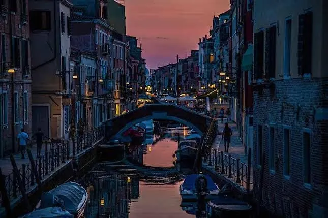 Ponte S Ana, Am Eingang Zur Biennale Apartmán