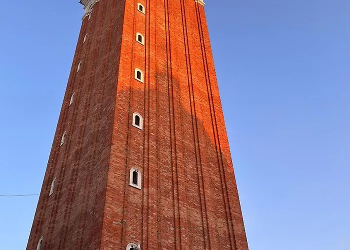 Ponte S Ana, Am Eingang Zur Biennale * Benátky