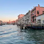 Ponte S Ana, Am Eingang Zur Biennale *