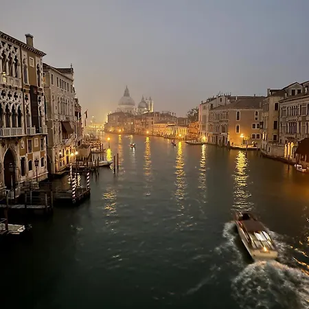 Ponte S Ana, Am Eingang Zur Biennale Apartmán