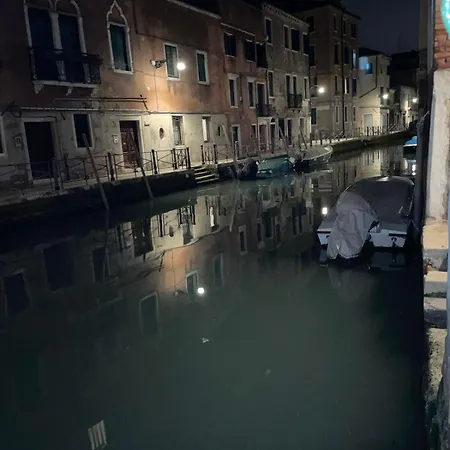 Ponte S Ana, Am Eingang Zur Biennale